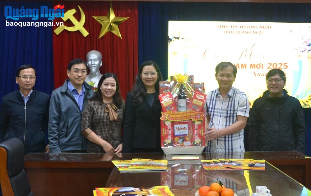 Lãnh đạo các cơ quan, đơn vị thăm, chúc Tết Báo Quảng Ngãi