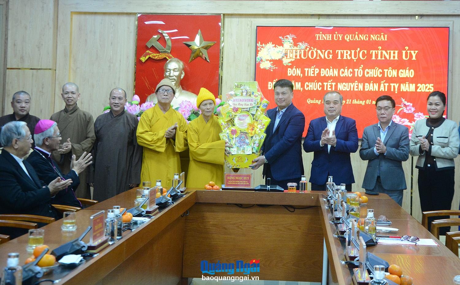 Đoàn các tổ chức tôn giáo đến thăm, chúc Tết lãnh đạo tỉnh