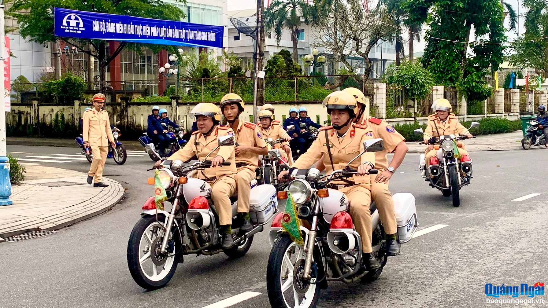 Ra quân tuyên truyền hưởng ứng Năm An toàn giao thông 2025