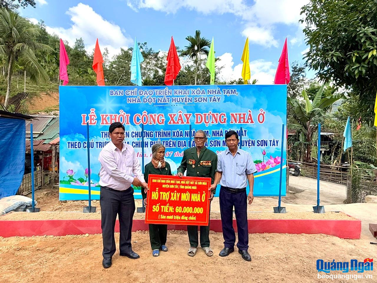 Lễ phát động ủng hộ chương trình xóa nhà tạm, nhà dột nát tại huyện Sơn Tây