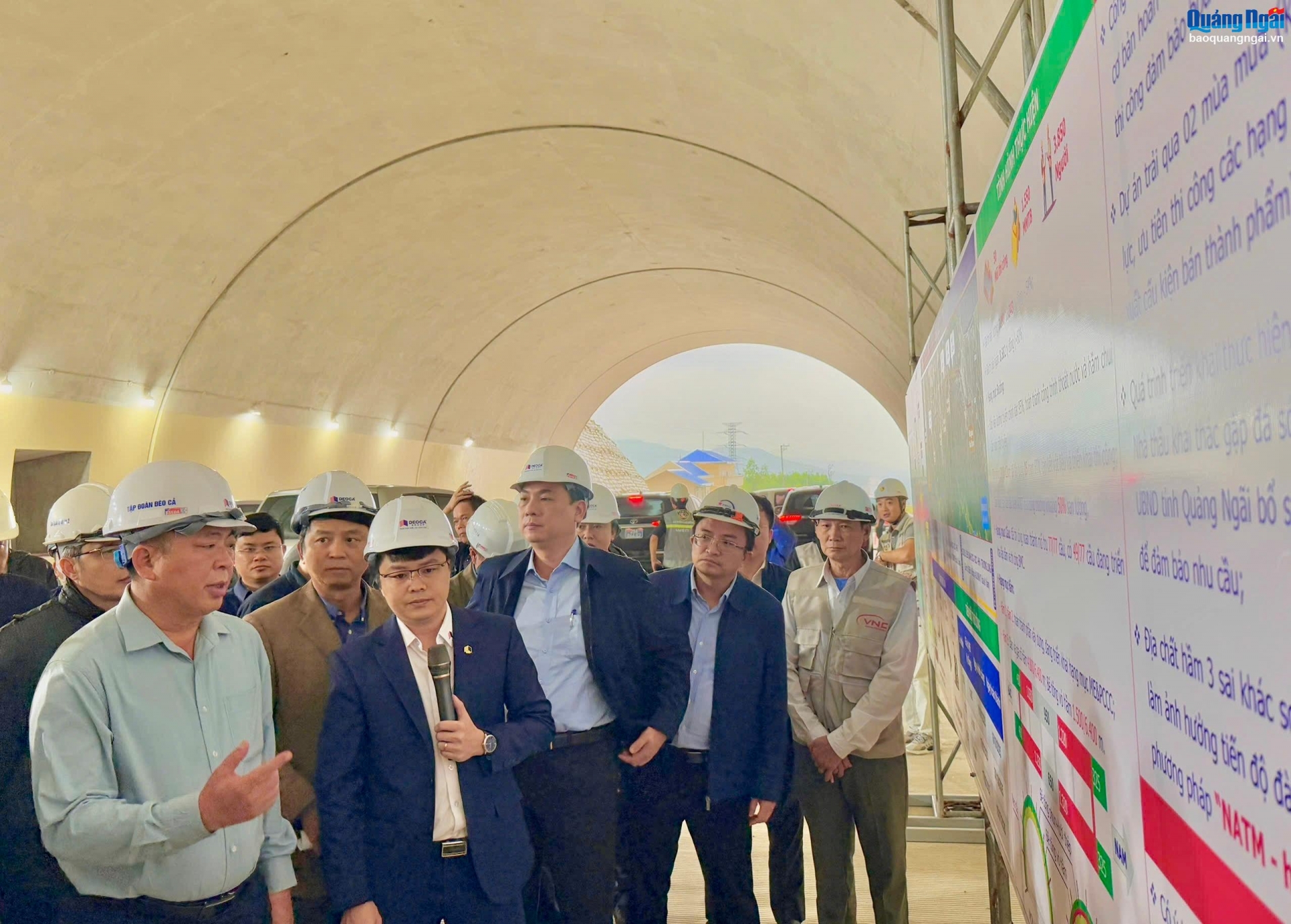 Bộ trưởng Bộ GTVT Trần Hồng Minh kiểm tra hiện trường cao tốc Quảng Ngãi - Hoài Nhơn