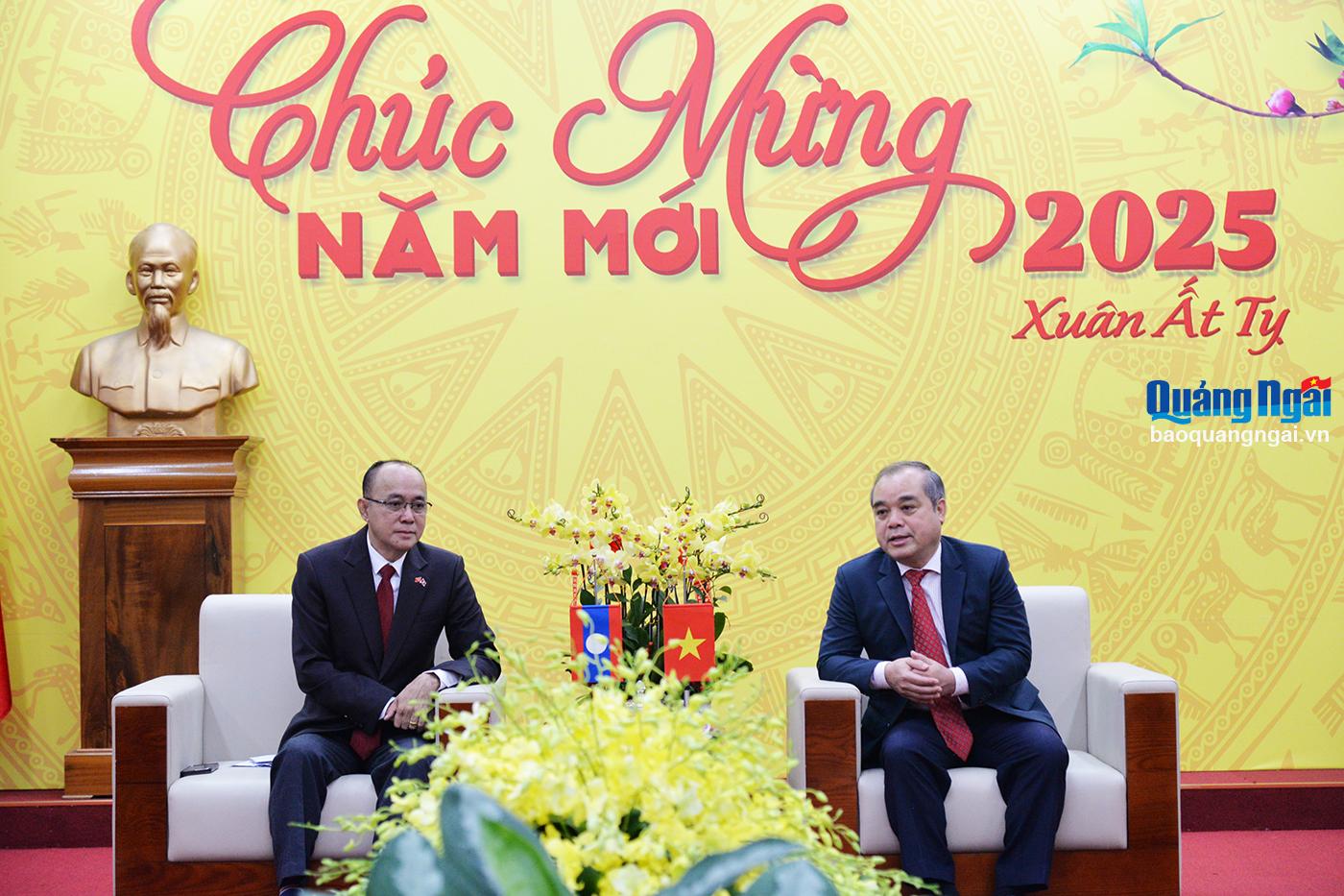 Đoàn đại biểu tỉnh Champasak (Lào) thăm, chúc Tết tại Quảng Ngãi