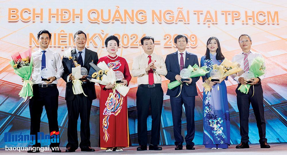 Quê là nơi để nhớ, để về...