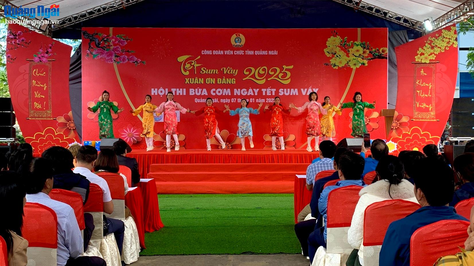 Ấm áp Chương trình “Tết sum vầy - Xuân ơn Đảng” năm 2025