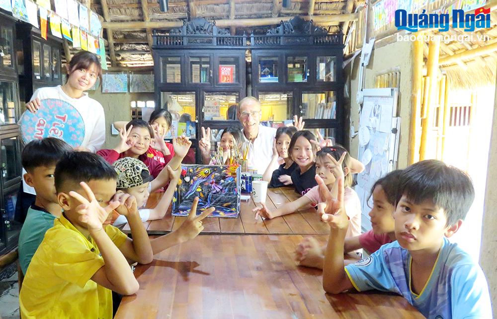 Tình người ở Gò Cỏ