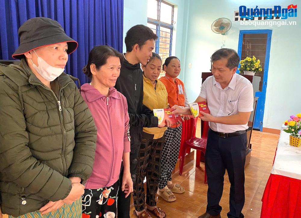 Trao quà Tết cho 20 hộ khó khăn ở thành phố Quảng Ngãi