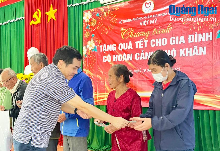 Tết yêu thương đến với các gia đình khó khăn ở huyện Bình Sơn