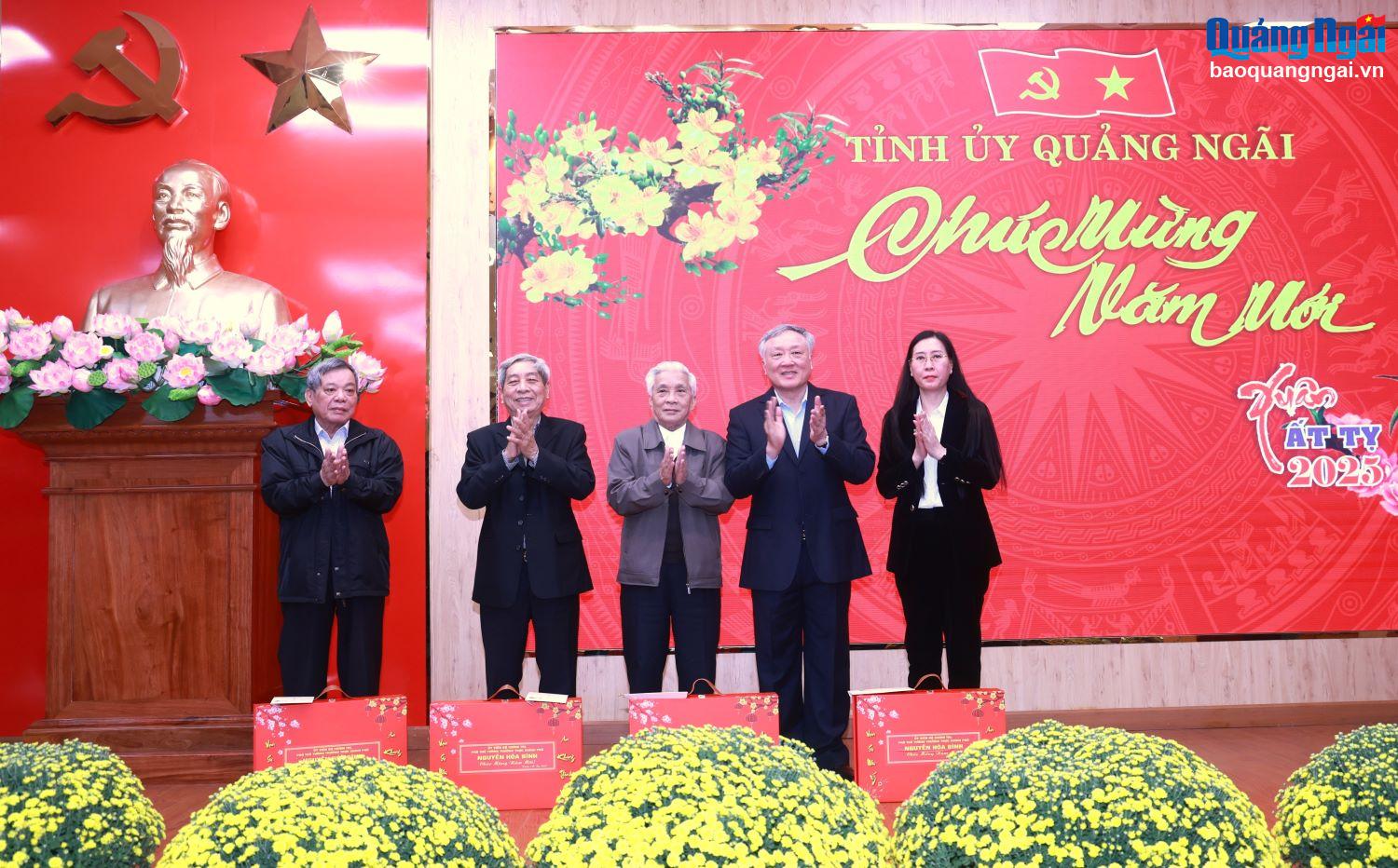 Gặp mặt, chúc Tết nguyên lãnh đạo tỉnh qua các thời kỳ