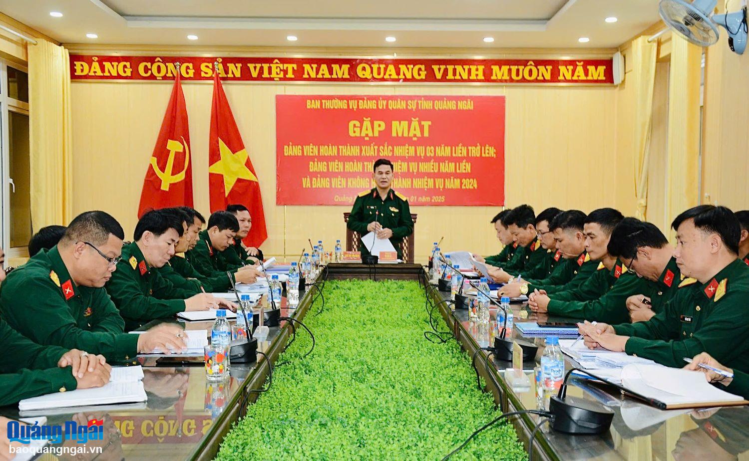 Gặp mặt đảng viên hoàn thành nhiệm vụ xuất sắc nhiều năm liền