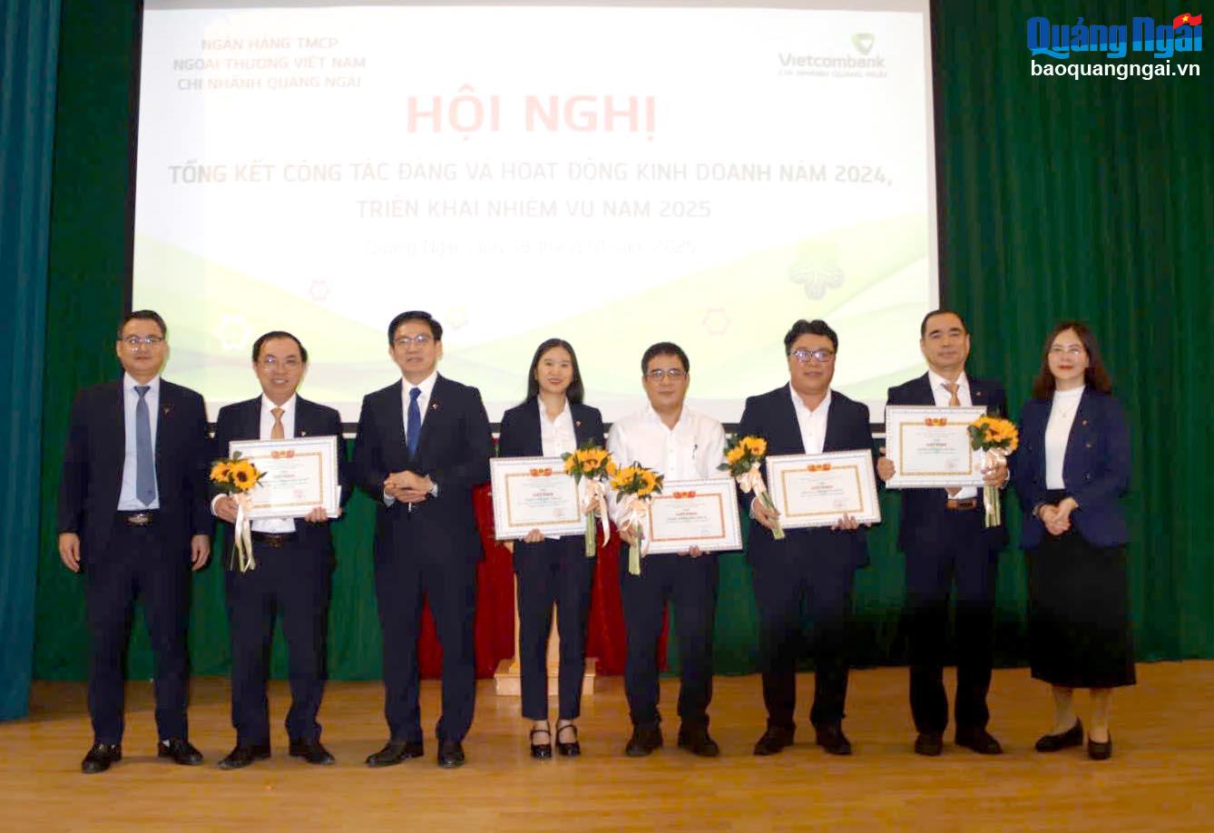 Vietcombank Quảng Ngãi triển khai nhiệm vụ năm 2025