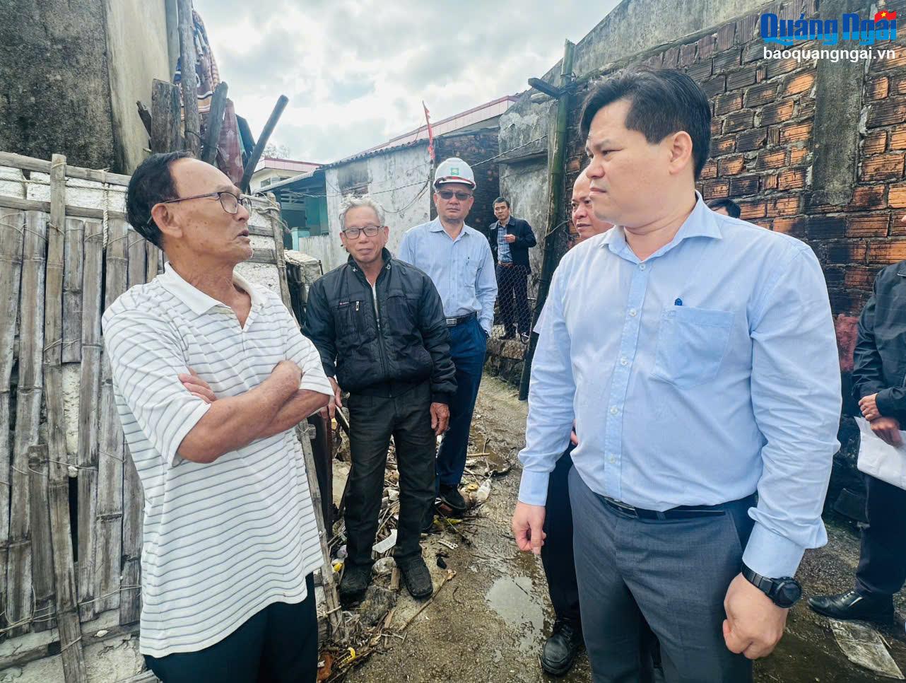 Khẩn trương khắc phục sạt lở bờ biển khu vực cửa biển Sa Cần