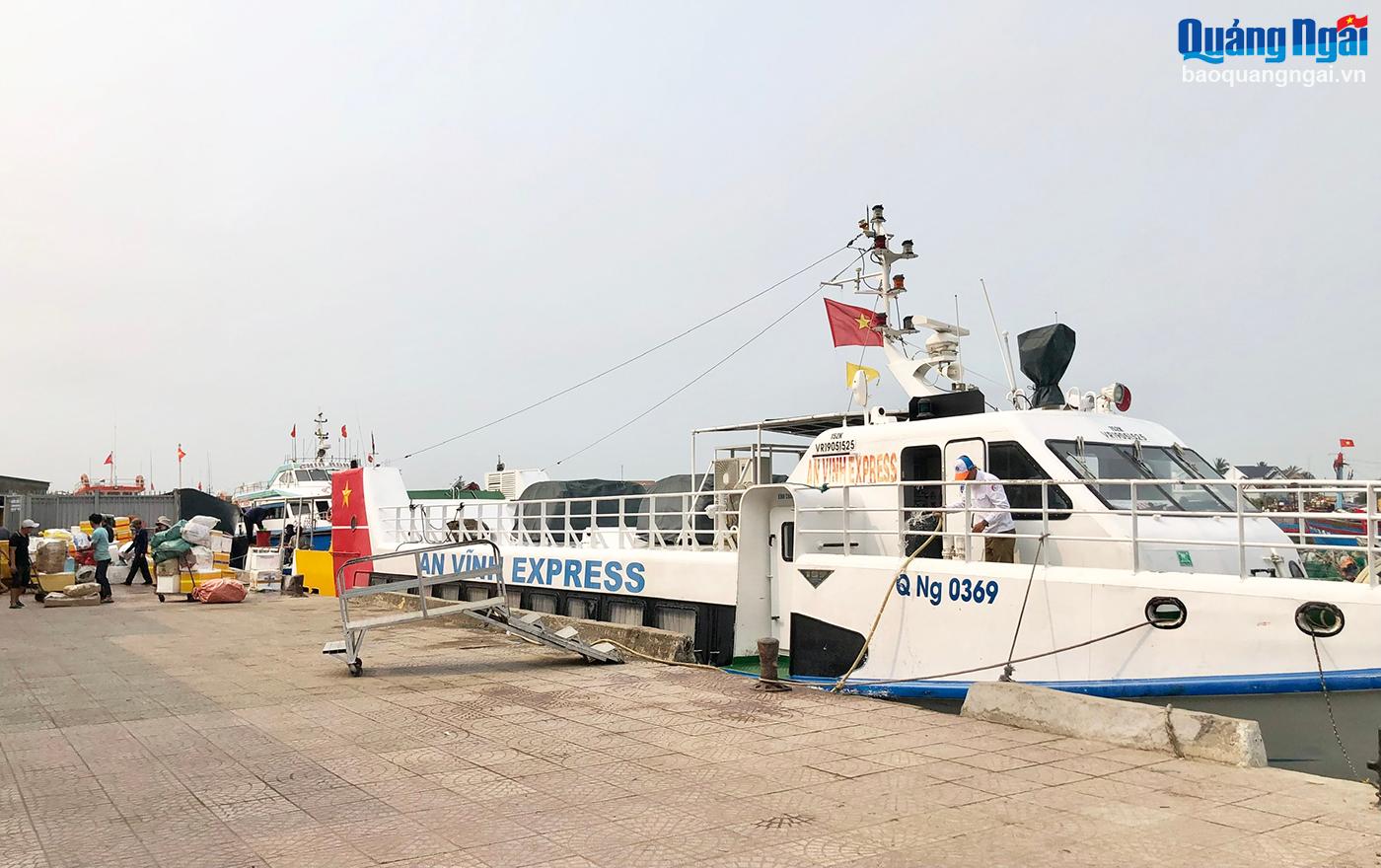 Tàu tuyến Sa Kỳ - Lý Sơn hoạt động trở lại, chở hơn 700 người dân Lý Sơn về quê đón Tết