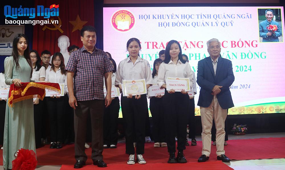 Học bổng khuyến tài Phạm Văn Đồng: Tiếp sức cho sinh viên 