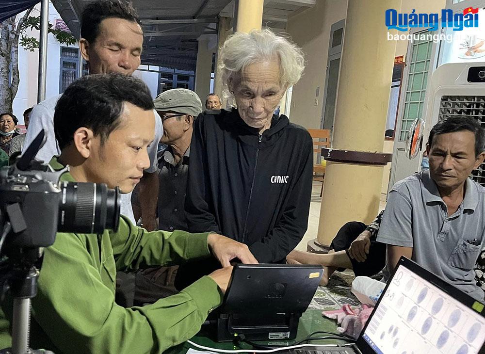 Làm hết việc chứ không hết giờ  