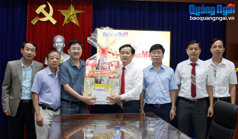 Thường trực HĐND tỉnh thăm, chúc Tết Báo Quảng Ngãi