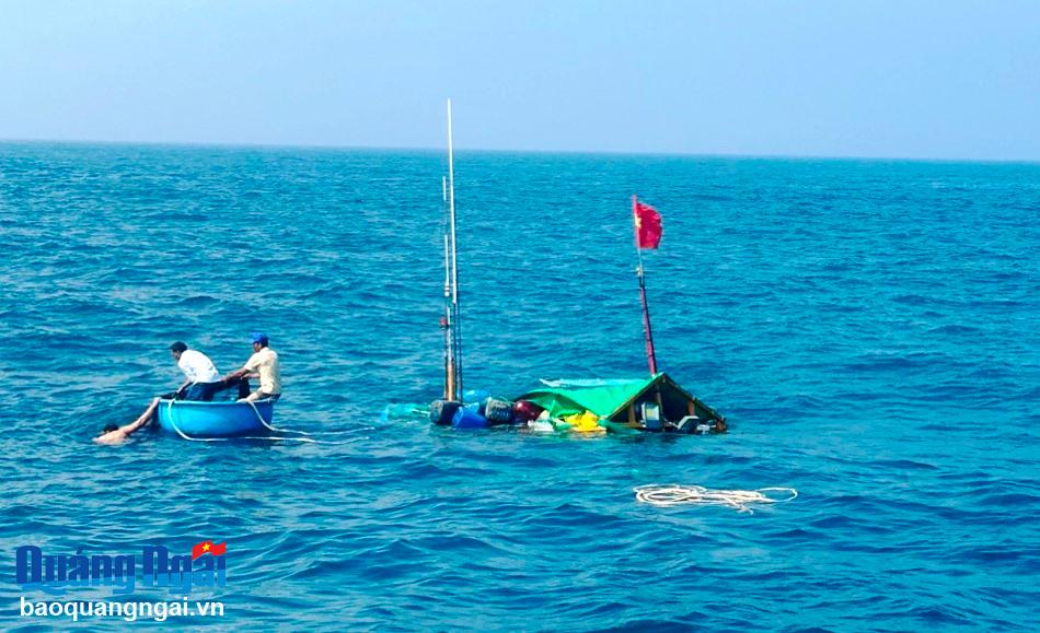 Tàu cá va chạm với tàu hàng, 1 người chết, 2 người mất tích