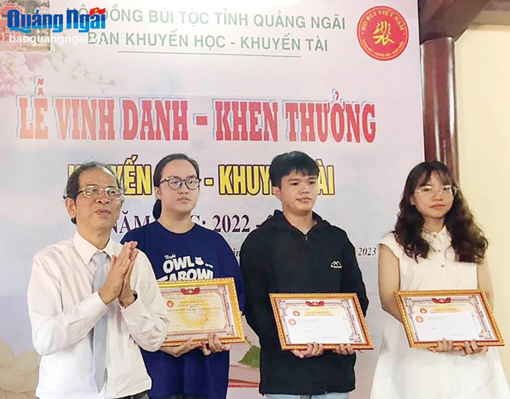 Rạng danh dòng tộc