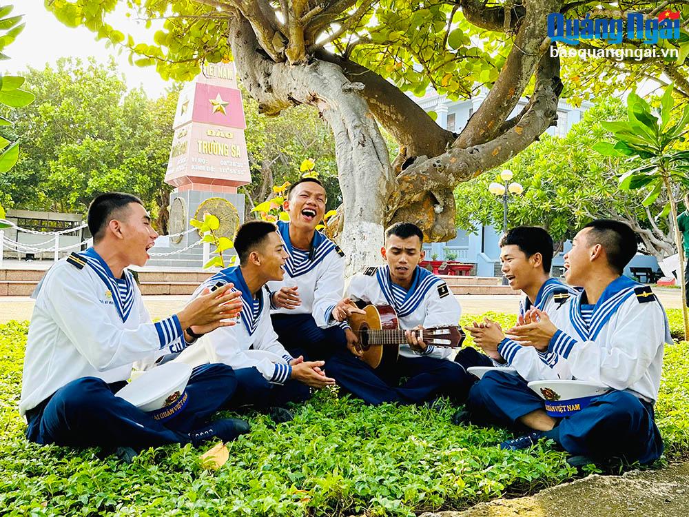 Sức trẻ Quảng Ngãi ở Trường Sa