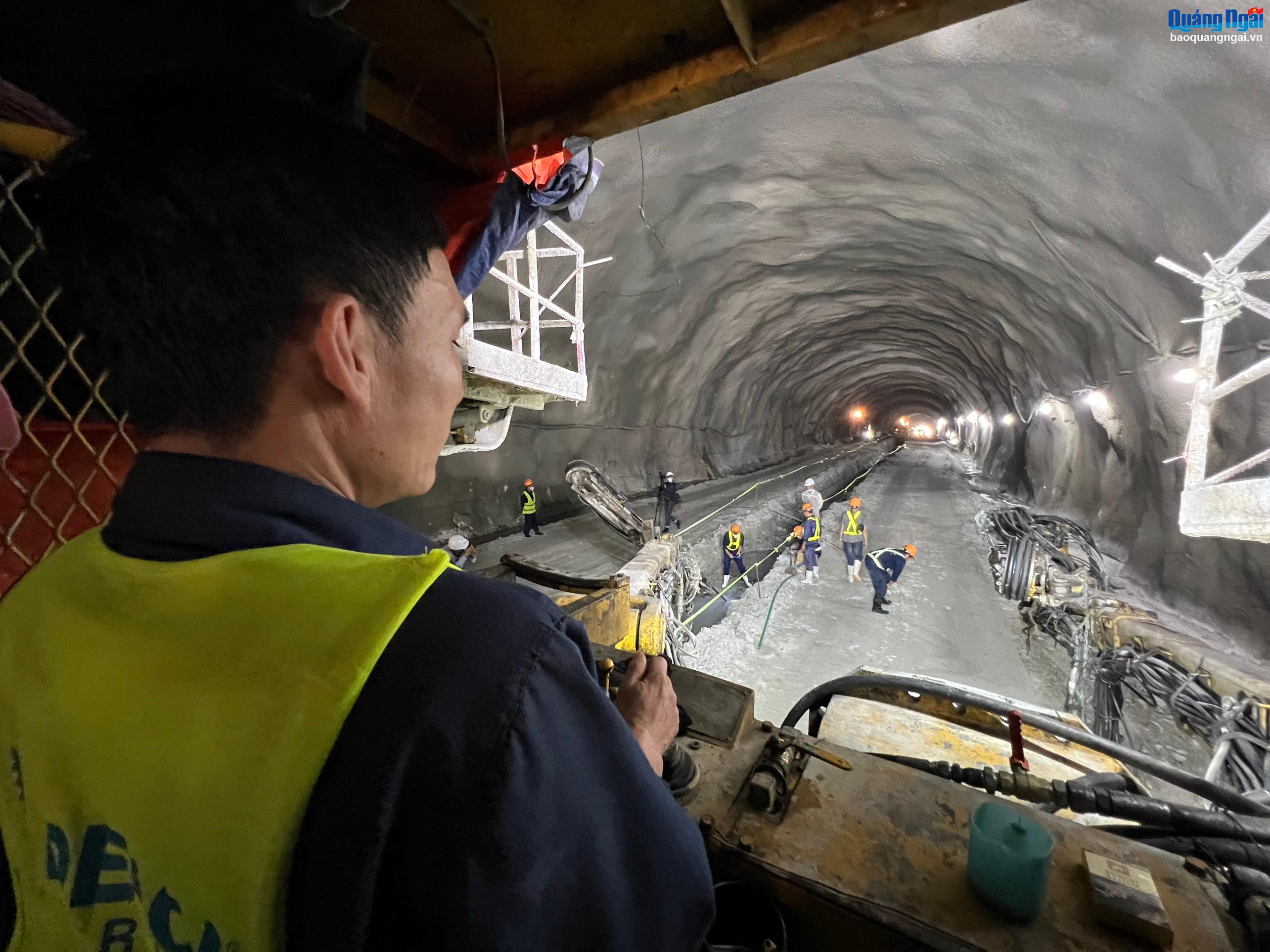 Video: Tết trên đại công trường cao tốc Bắc - Nam