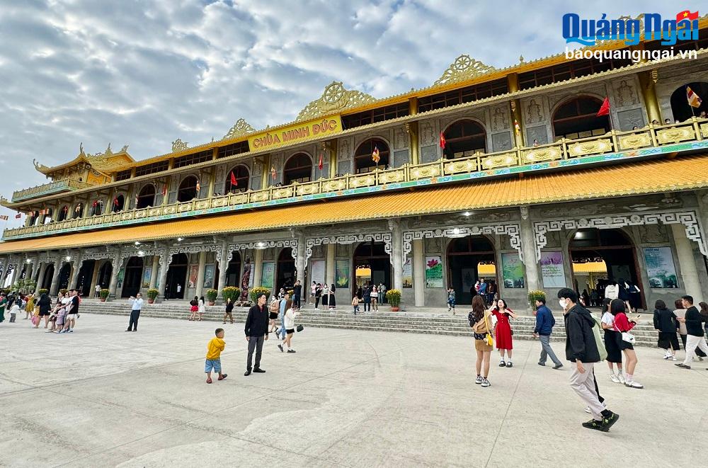 Doanh thu du lịch dịp Tết đạt 27 tỷ đồng