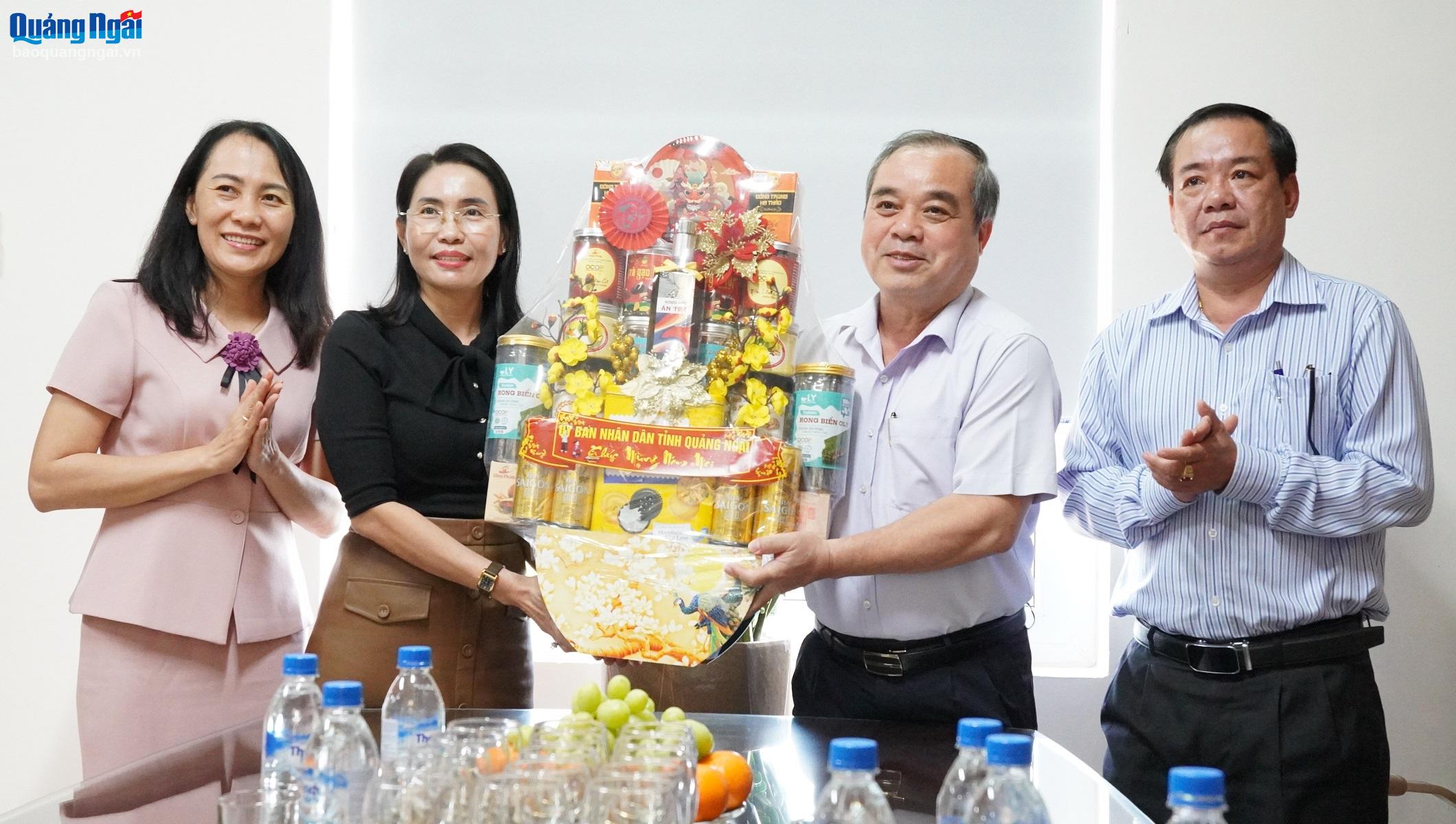 Lãnh đạo tỉnh thăm, chúc Tết các ngân hàng, doanh nghiệp