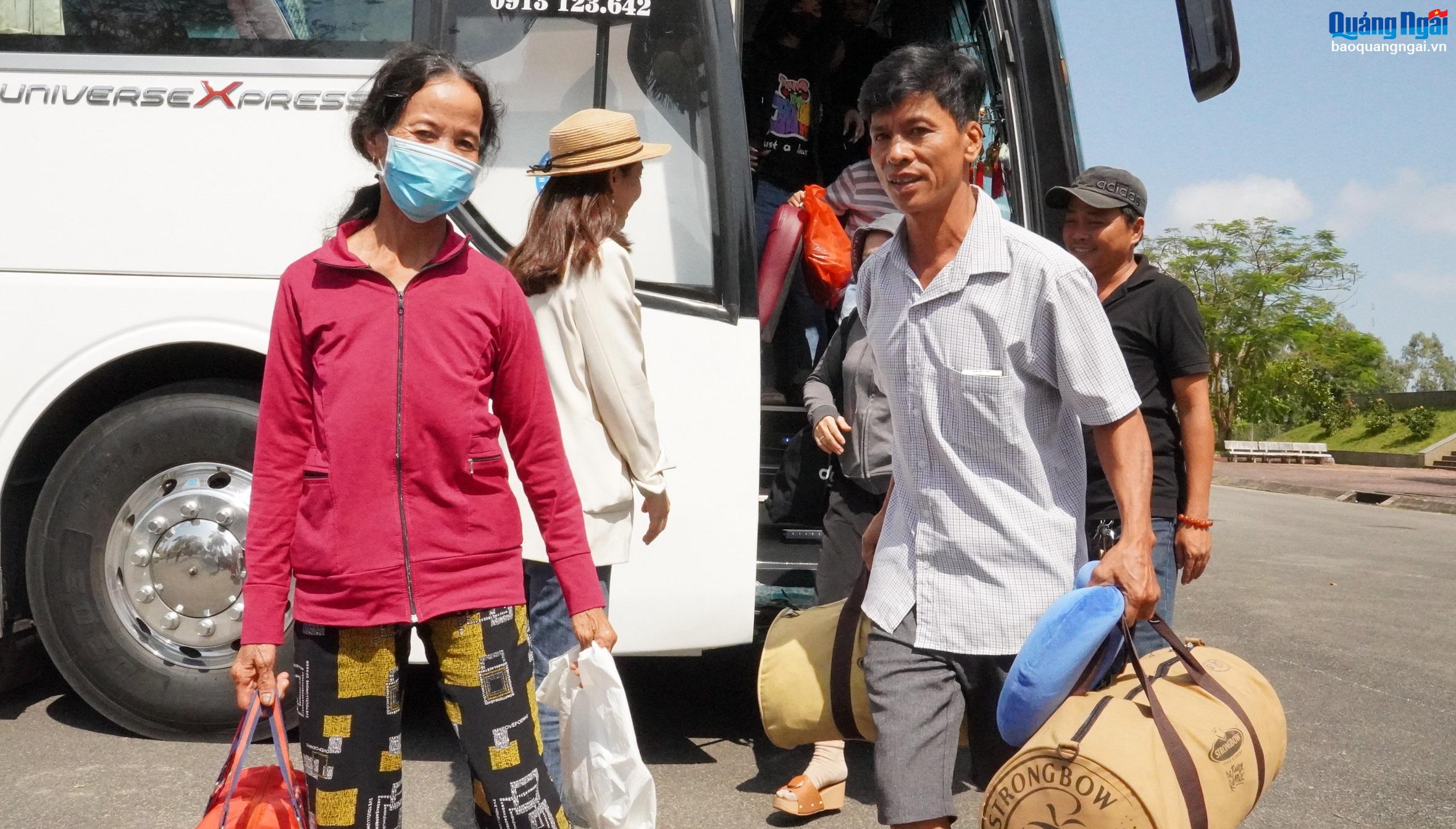 Video: Ấm áp những chuyến xe Tết nghĩa tình