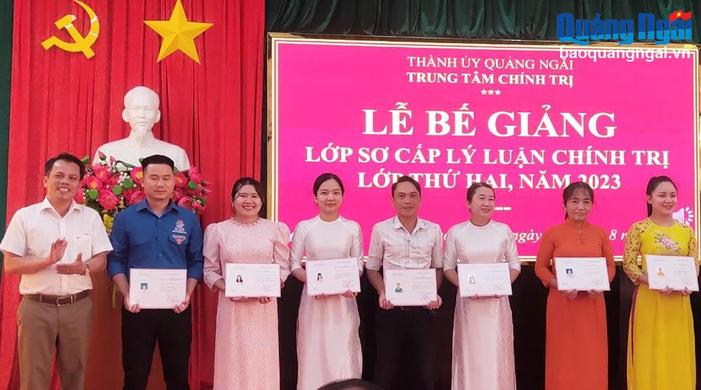 Nâng cao chất lượng đào tạo, bồi dưỡng lý luận chính trị