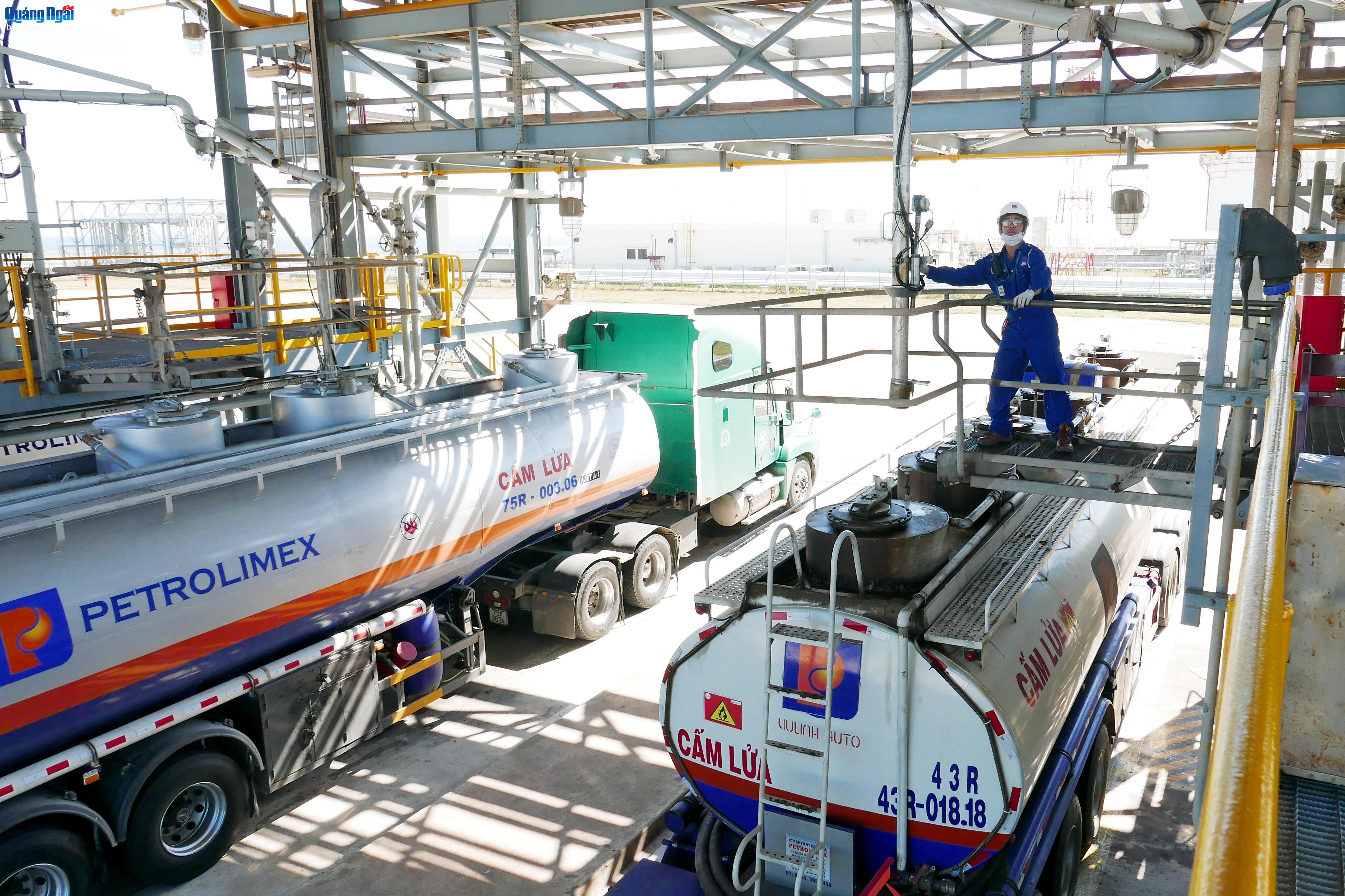 Kỷ niệm 15 năm ngày xuất bán dòng sản phẩm thương mại đầu tiên NMLD Dung Quất