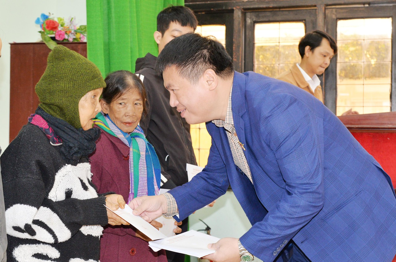 Video: Chăm lo Tết cho người nghèo, gia đình chính sách