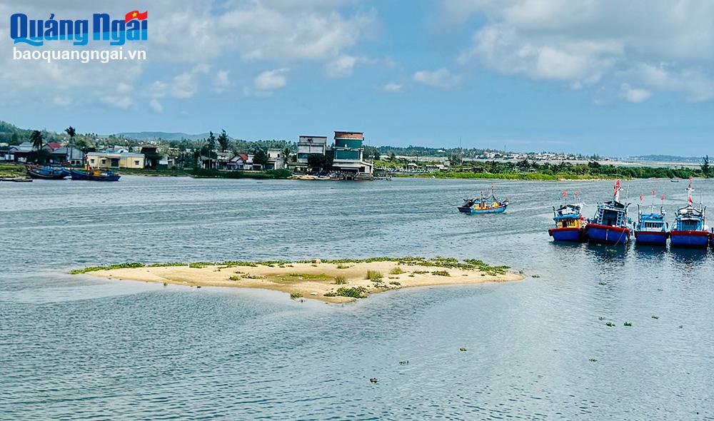 Khắc phục tình trạng bồi lấp cửa biển