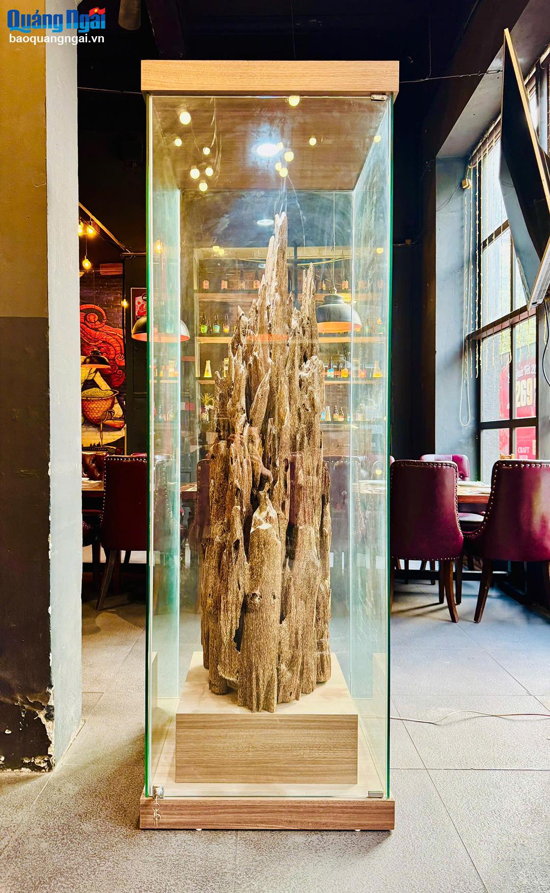 Đấu giá tác phẩm trầm hương 30 năm tuổi gây quỹ thiện nguyện