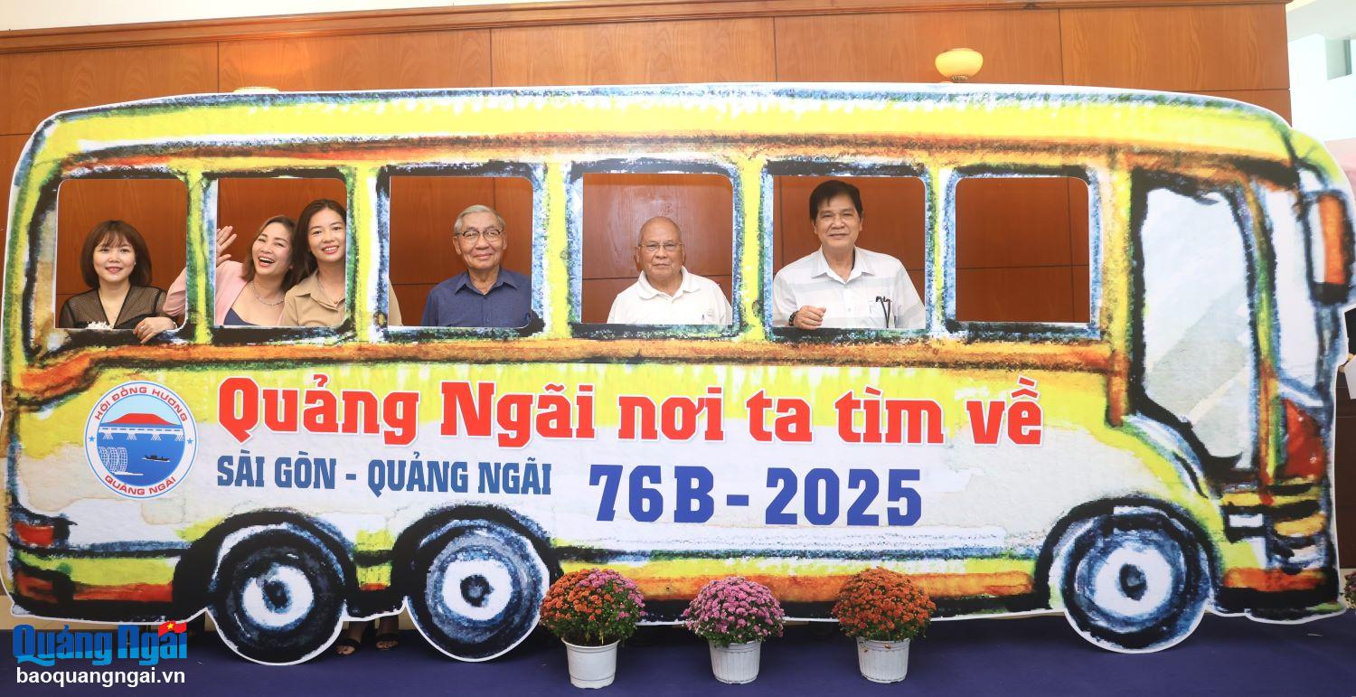 Thắm đượm nghĩa tình đồng hương