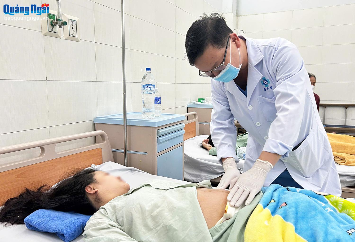 Cứu sống sản phụ nguy kịch chuyển từ Lý Sơn vào đất liền