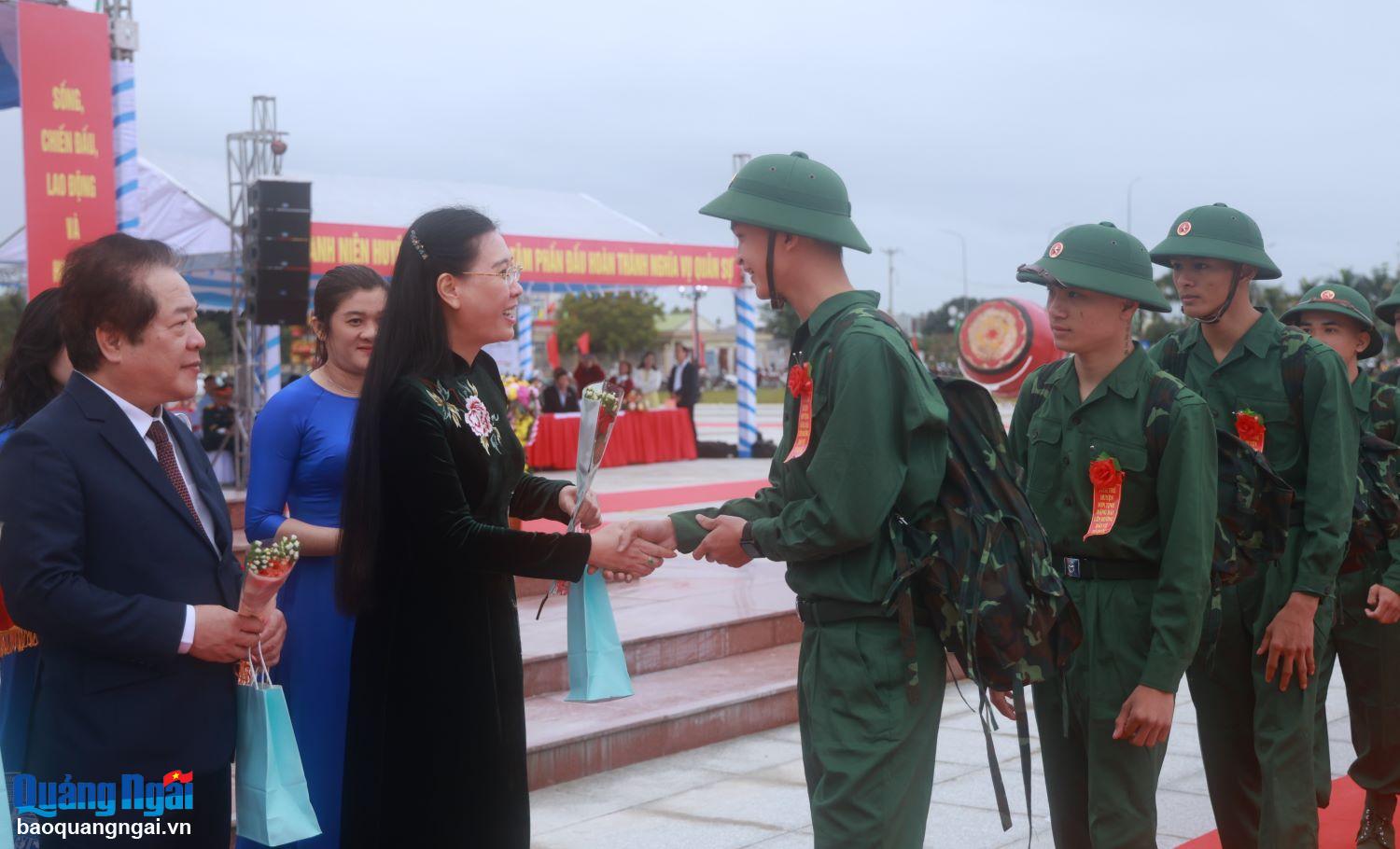 Tự hào tiếp bước cha anh