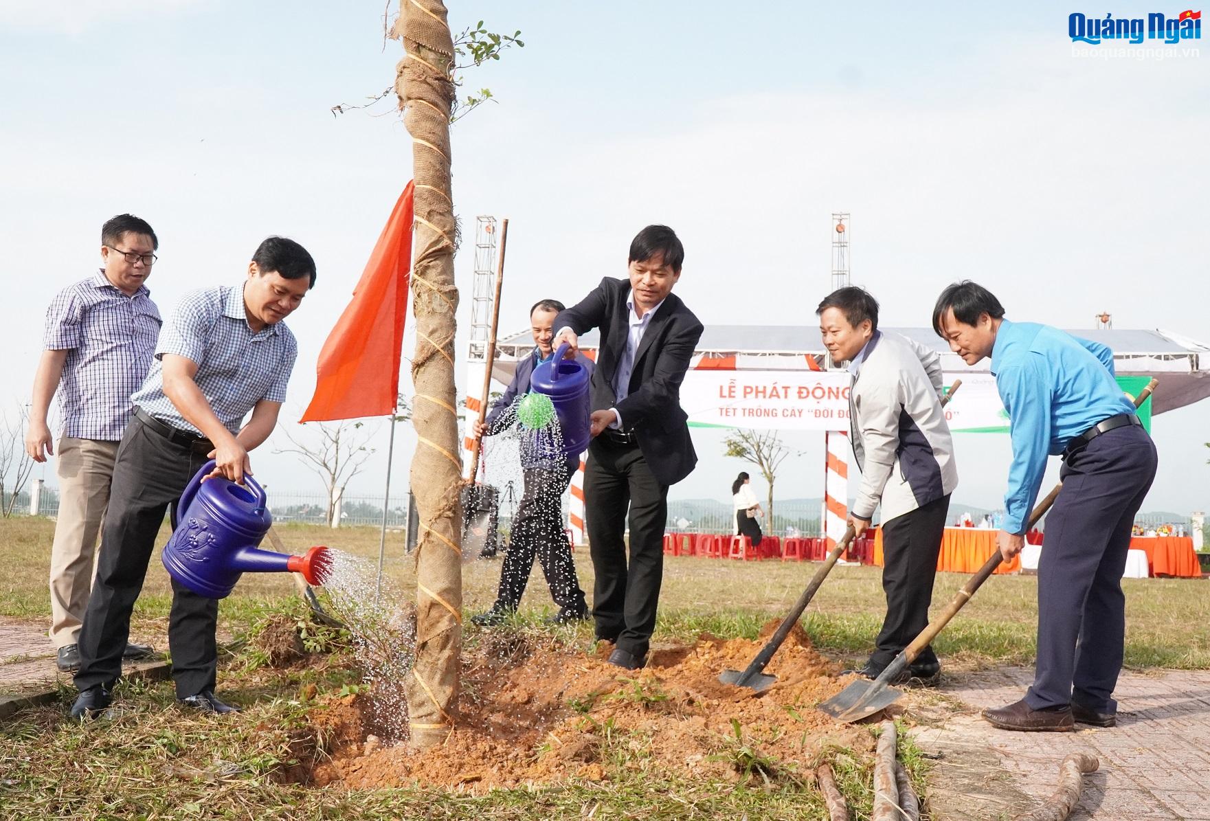 Ban Quản lý KKT Dung Quất và các KCN Quảng Ngãi phát động “Tết trồng cây”