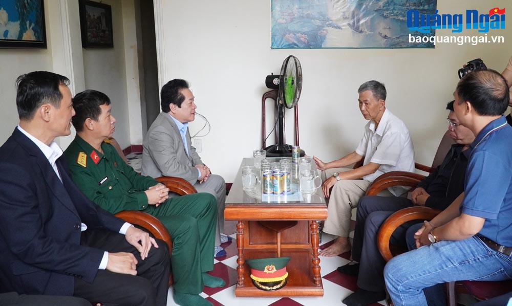 Thăm, viếng hương các thành viên Đội Du kích Ba Tơ tại tỉnh Khánh Hòa