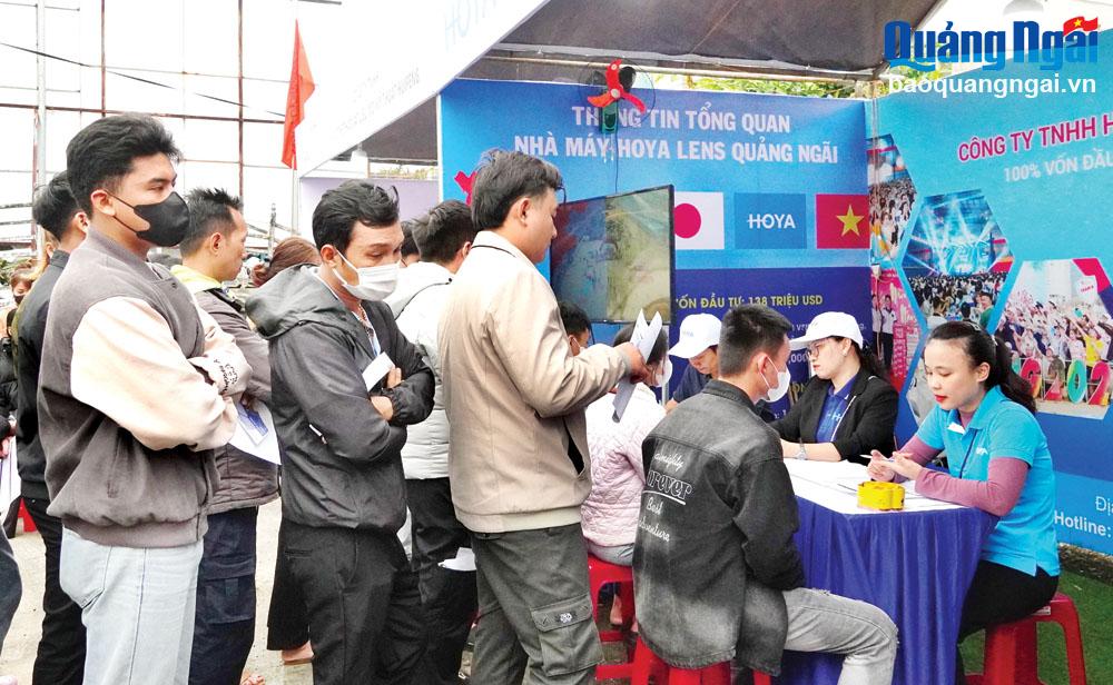 Sôi động thị trường lao động đầu năm