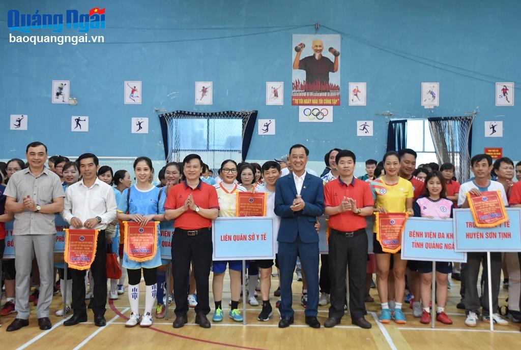 500 vận động viên tham gia Giải thể thao truyền thống ngành y tế tỉnh năm 2025
