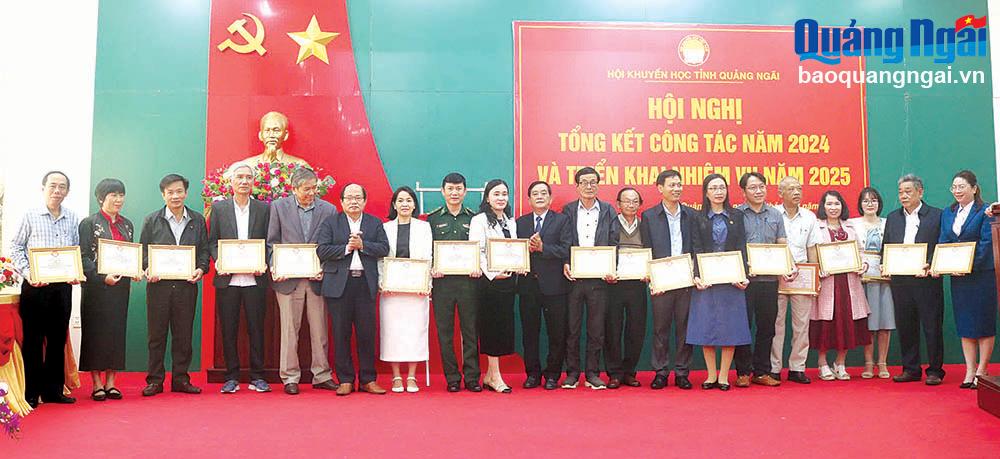 Phong trào khuyến học, khuyến tài: Nhiều cách làm hay  