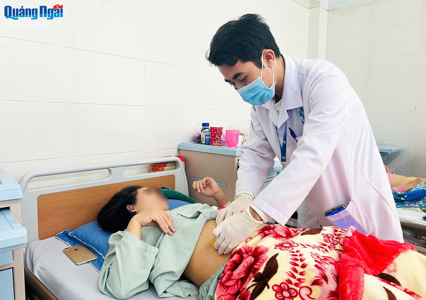 Giữ an toàn cho thai phụ bị u buồng trứng xoắn 3 vòng