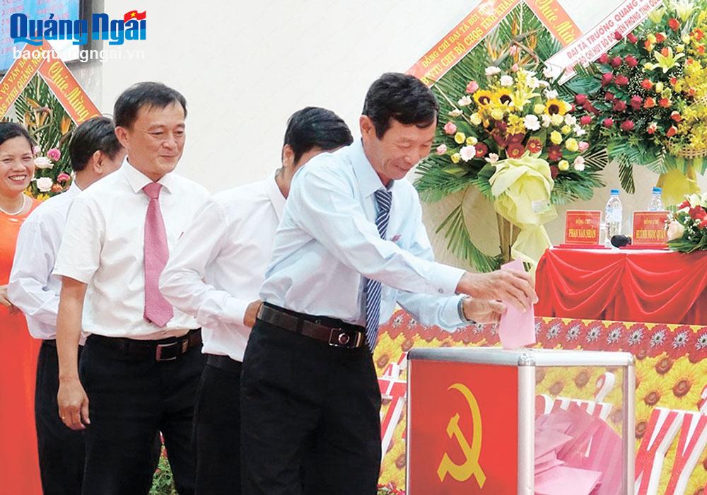 Tổng kết Chỉ thị 35 của Bộ Chính trị: Những bài học kinh nghiệm cho đại hội nhiệm kỳ mới