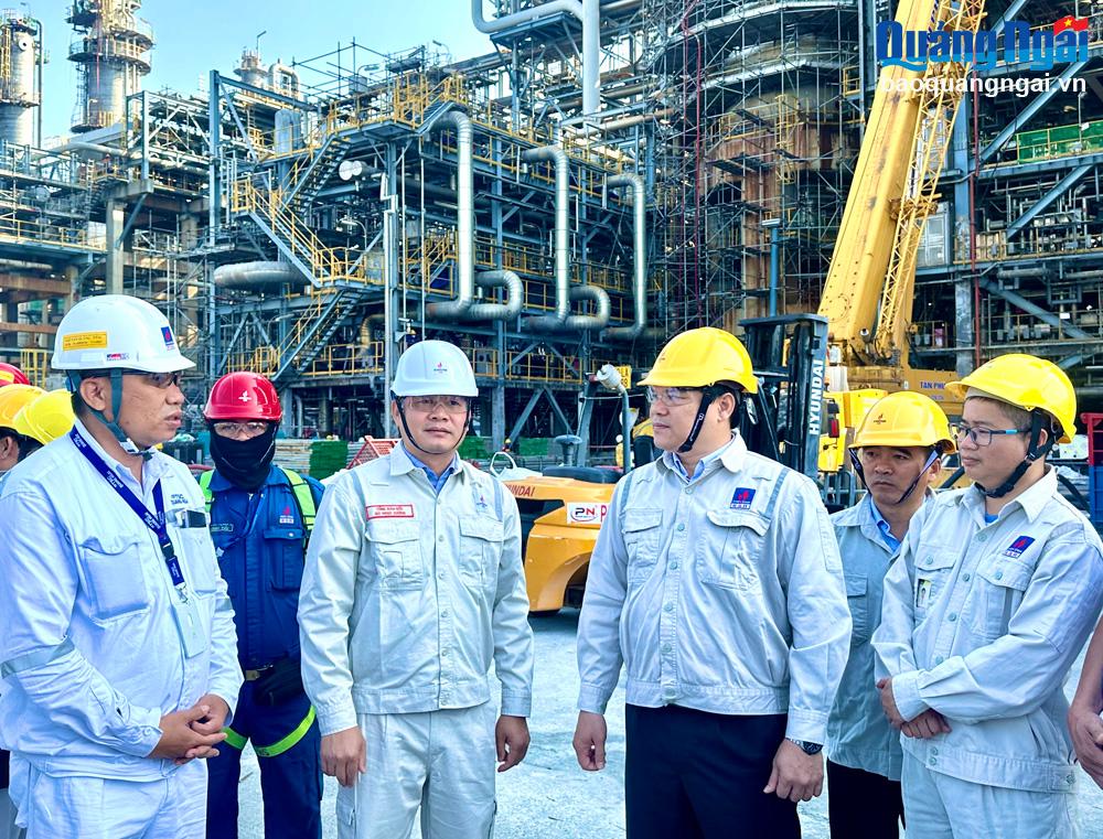 Nỗ lực từng giờ trên công trường bảo dưỡng NMLD Dung Quất