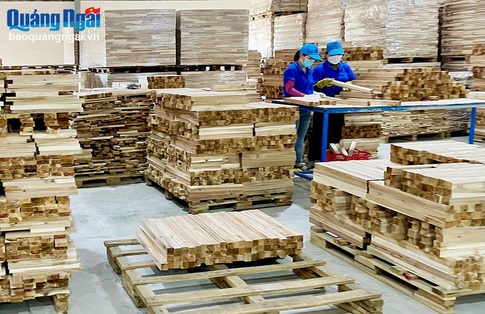 Công nghiệp địa phương tăng trưởng mạnh