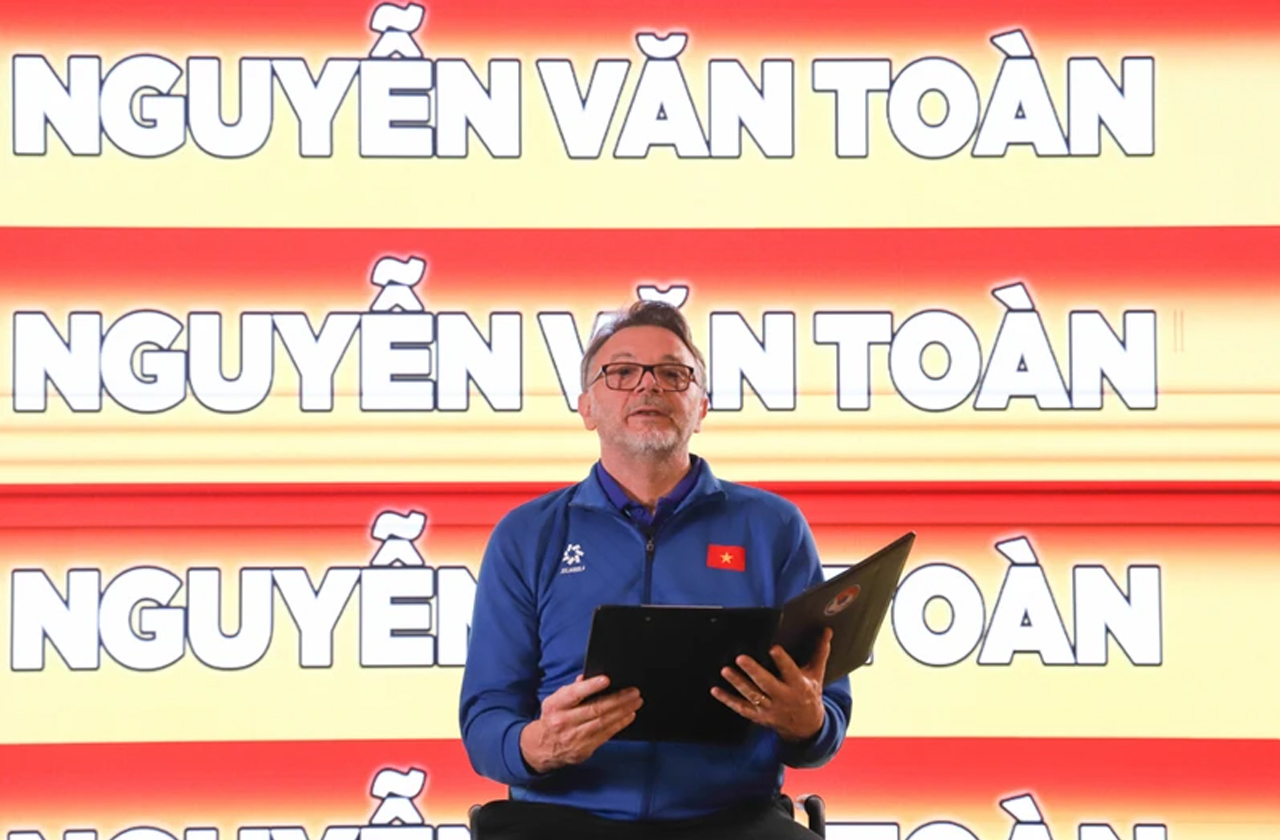 HLV Philippe Troussier công bố danh sách đội tuyển Việt Nam cho 2 trận gặp Indonesia