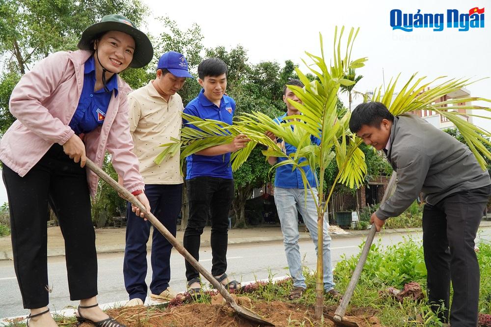 Tuổi trẻ Đoàn khối Cơ quan và Doanh nghiệp tỉnh ra quân Tết trồng cây