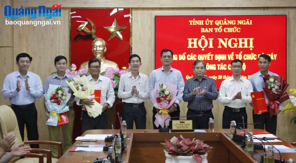 Công bố các quyết định về tổ chức bộ máy và công tác cán bộ
