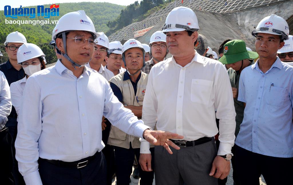 Bộ trưởng Bộ GTVT Nguyễn Văn Thắng kiểm tra tiến độ cao tốc Quảng Ngãi - Hoài Nhơn