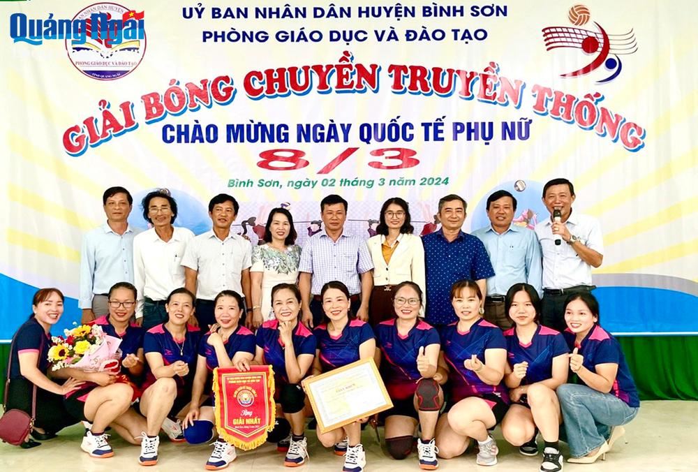 Nghĩa Hành, Bình Sơn: Tổ chức giải bóng chuyền nữ