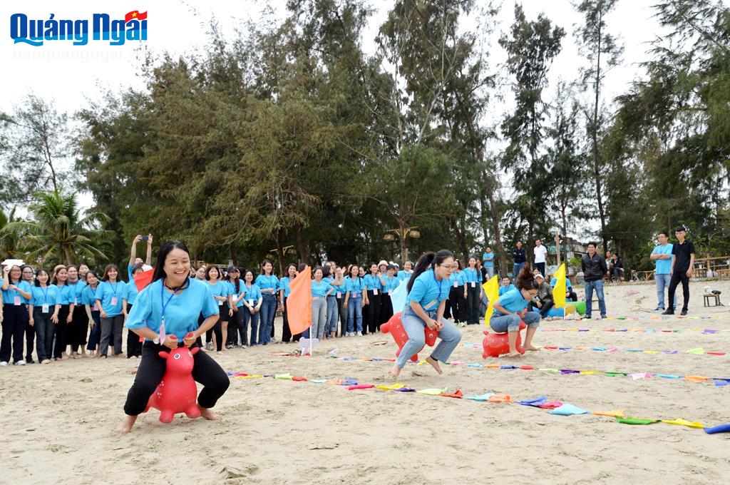 Gặp mặt nữ cán bộ công đoàn tiêu biểu