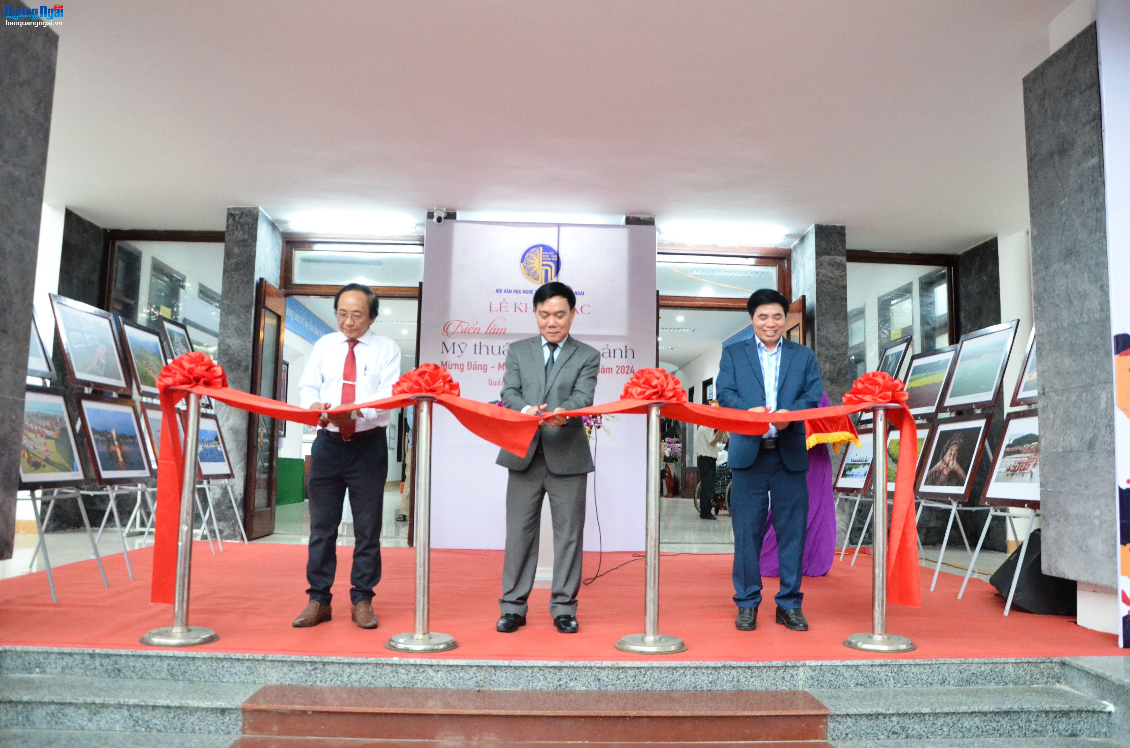 Triển lãm mỹ thuật và nhiếp ảnh mừng Đảng, mừng Xuân Giáp Thìn